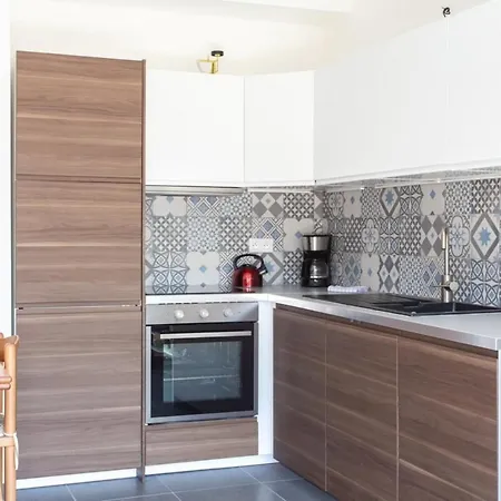Charming Furnished With A Balcony In A Quiet Area Appartement *