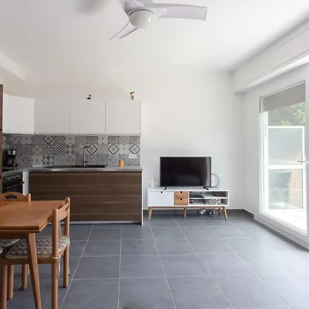 Charming Furnished With A Balcony In A Quiet Area Appartement *