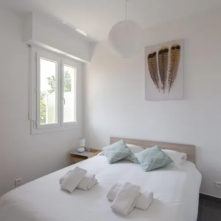 Charming Furnished With A Balcony In A Quiet Area