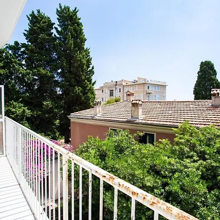 Charming Furnished With A Balcony In A Quiet Area * Beaulieu-sur-Mer