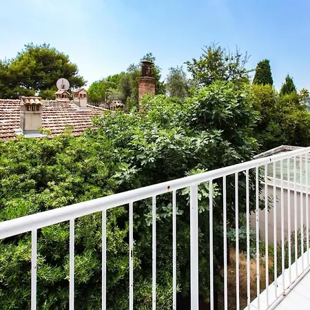 Charming Furnished With A Balcony In A Quiet Area