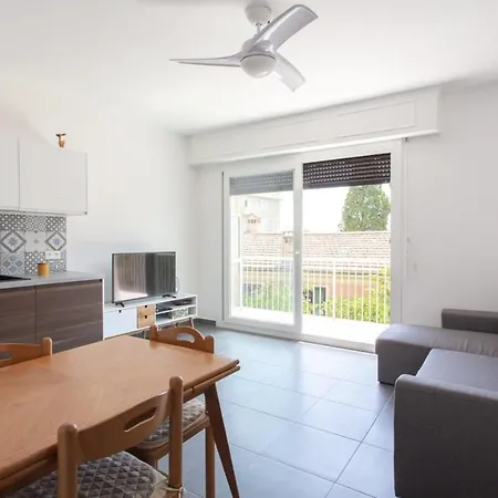 Appartement Charming Furnished With A Balcony In A Quiet Area
