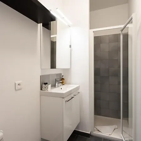 Charming Furnished With A Balcony In A Quiet Area Appartement *